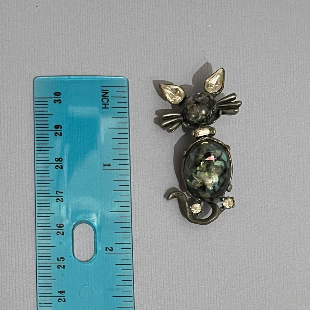 Cat Brooch with Fake Rhinestone and Opal - Picture 3 of 3